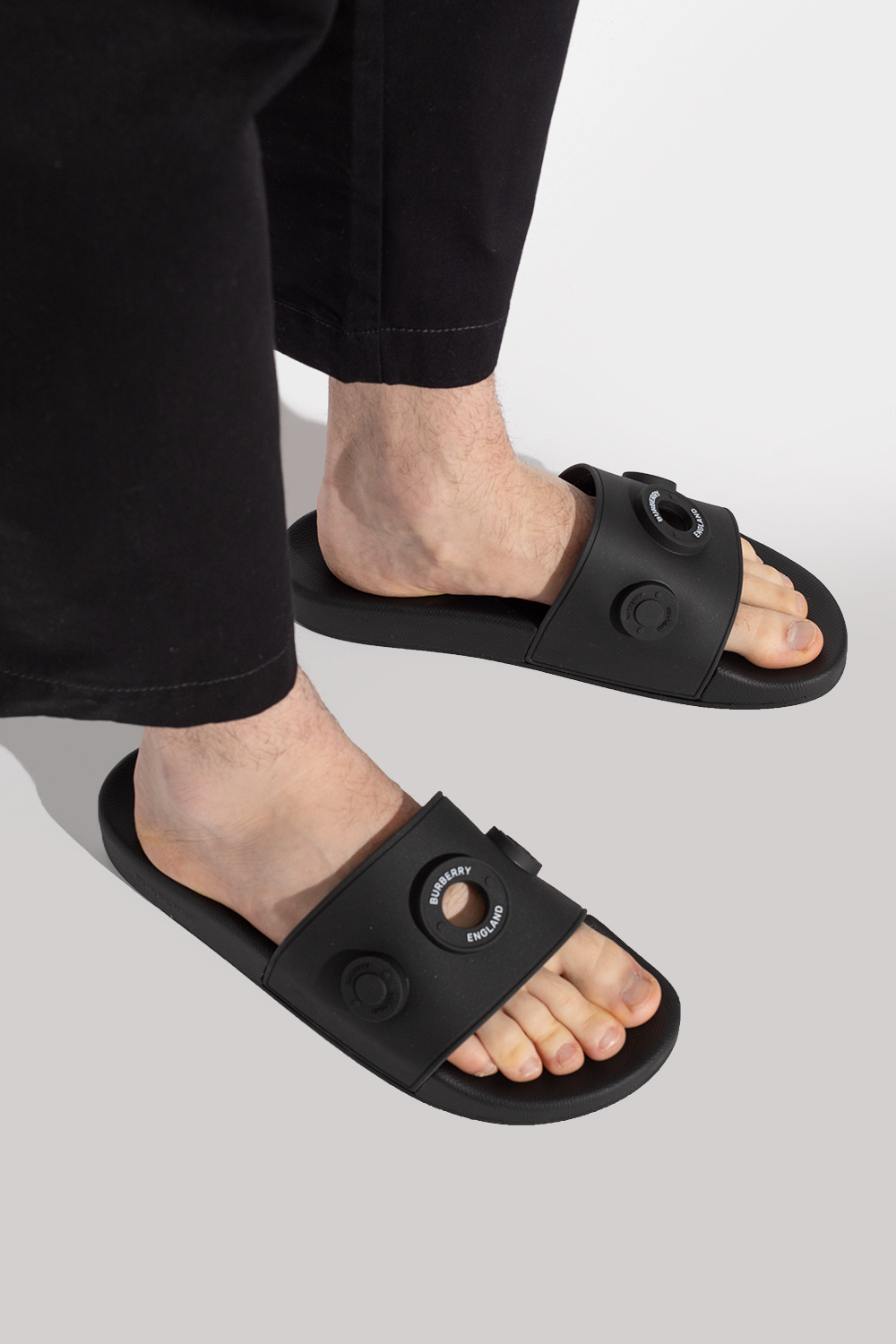 【関税＆送料込み】Burberry Slippers Burberry Stingray Perforated Slides | Blue | FARFETCH JO